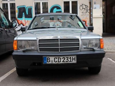 Gebraucht Mercedes 190 122 PS (89 kW) 1983 Silber Limousine
