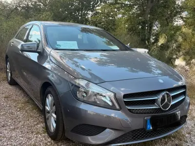 Gebraucht Mercedes A180 122 PS (89 kW) 2013 Grau Kleinwagen