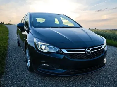 Gebraucht Opel Astra Dynamic 150 PS (110 kW) 2017 Grün Limousine