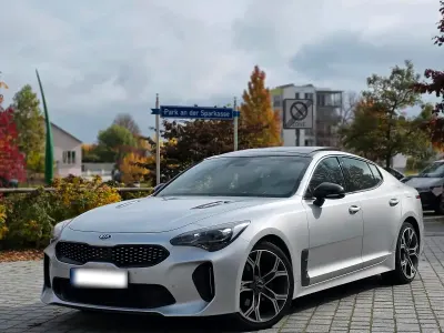 Gebraucht Kia Stinger GT-Line 200 PS (147 kW) 2019 Silber Kleinwagen