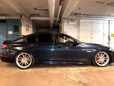 Gebraucht BMW 550 408 PS (300 kW) 2011 Blau Limousine