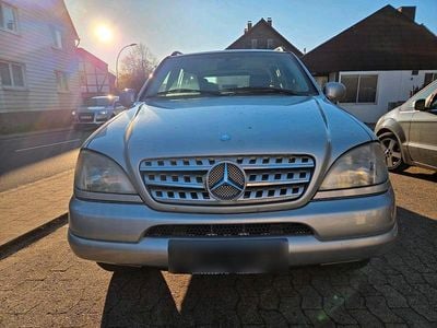 Second-hand Mercedes ML320 220 CP (161 kW) 1999 Argintiu SUV