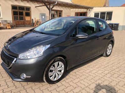 Gebraucht Peugeot 208 Active 82 PS (60 kW) 2013 Grau Kleinwagen
