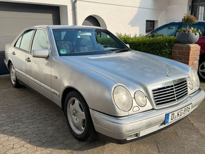 Mercedes E200