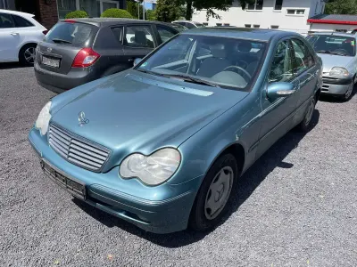 Gebraucht Mercedes C200 Classic 163 PS (119 kW) 2001 Blau Limousine
