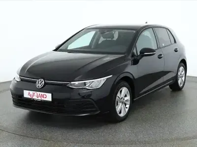Second-hand VW Golf VIII Life 131 CP (96 kW) 2022 Negru Berlinǎ