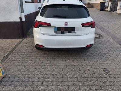 Begagnad Fiat Tipo Lounge 120 HK (88 kW) 2018 Vit Sedan
