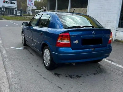 Używany Opel Astra 101 KM (74 kW) 2002 Niebieski Sedan/Limuzyna