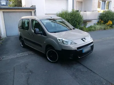 Gebraucht Peugeot Partner 106 PS (77 kW) 2010 Beige