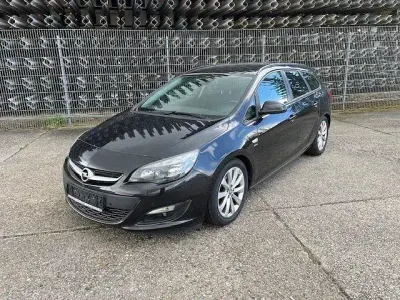 Używany Opel Astra Active 140 KM (102 kW) 2014 Czarny Kombi