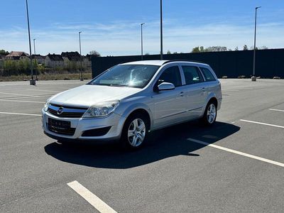 Gebraucht Opel Astra Edition 116 PS (85 kW) 2008 Silber Kombi