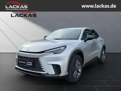 Neu Lexus LBX 136 PS (100 kW) 2026 Silver metallic SUV