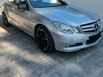 Gebraucht Mercedes E250 Avantgarde 204 PS (150 kW) 2010 Silber Cabrio
