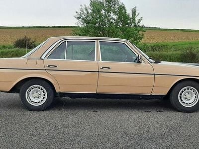 Gebraucht Mercedes 300 88 PS (64 kW) 1983 Beige Limousine