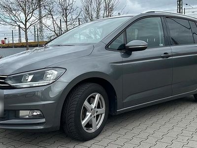 Gebraucht VW Touran Comfortline 110 PS (80 kW) 2016 Grau Van / Kleinbus