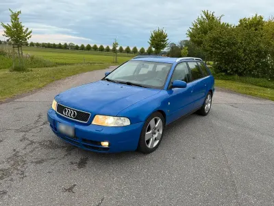 Używany Audi A4 110 KM (80 kW) 1996 Niebieski Kombi