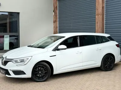 Gebraucht Renault Mégane Life 101 PS (74 kW) 2017 Weiß Limousine