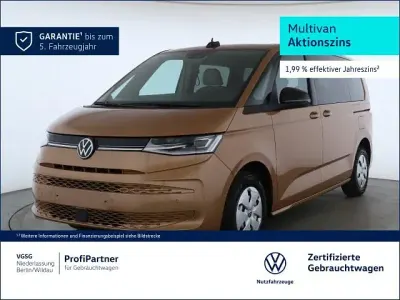 Gebraucht VW Multivan Life 150 PS (110 kW) 2024 Gold Van / Kleinbus