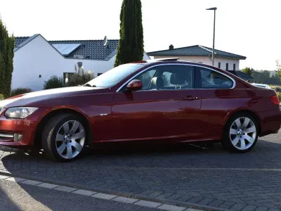 Gebraucht BMW 330 Exclusive 245 PS (180 kW) 2011 Rot Coupé