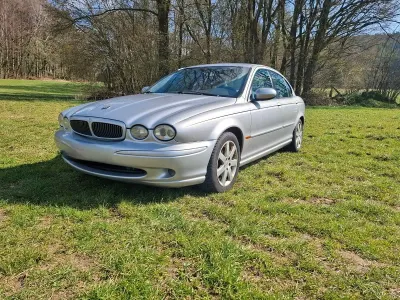 Usata Jaguar X-type 196 CV (144 kW) 2001 Argento Berlina