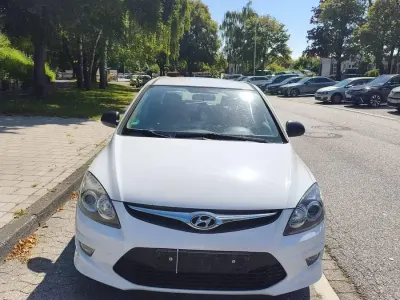 Gebraucht Hyundai i30 109 PS (80 kW) 2011 Weiß Kleinwagen