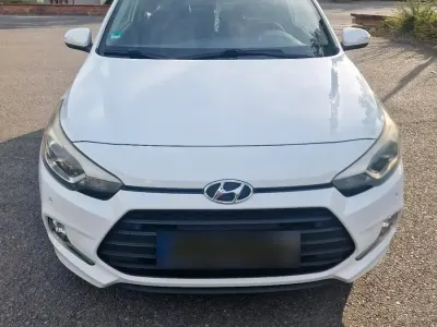 Gebraucht Hyundai i20 101 PS (74 kW) 2015 Weiß Coupé