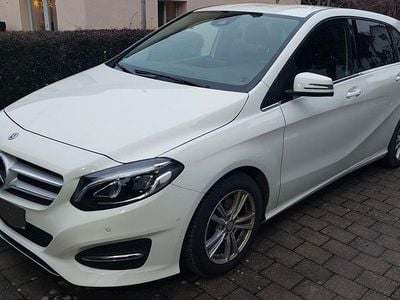 Gebraucht Mercedes B200 156 PS (114 kW) 2018 Weiß Van / Kleinbus