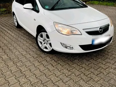 Gebraucht Opel Astra 160 PS (117 kW) 2011 Weiß Kombi