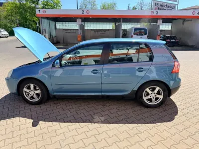 Usata VW Golf IV Comfortline 102 CV (75 kW) 2005 Blu Berlina