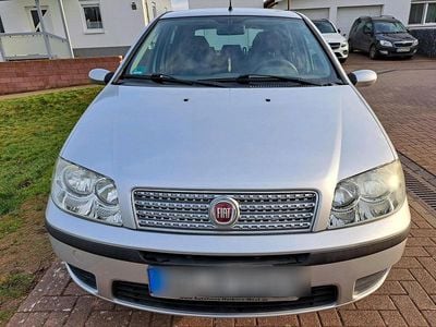 Silber Gebraucht 2009 Fiat Punto Kleinwagen | 3.200 € (Etwas zu teuer)