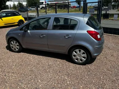 Gebraucht Opel Corsa 90 PS (66 kW) 2007 Silber Kleinwagen