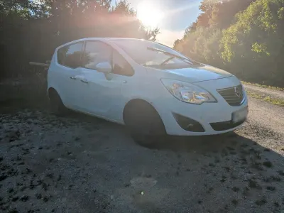 Gebraucht Opel Meriva 120 PS (88 kW) 2010 Weiß Van / Kleinbus