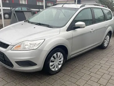 Gebraucht Ford Focus 101 PS (74 kW) 2010 Silber Kombi