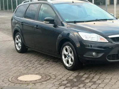Gebraucht Ford Focus 101 PS (74 kW) 2010 Schwarz Kombi