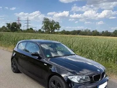 Gebraucht BMW 116 122 PS (89 kW) 2008 Schwarz Kleinwagen