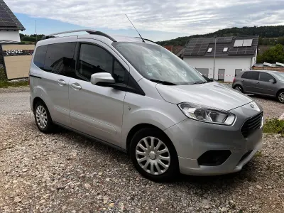 Gebraucht Ford Tourneo Courier Titanium 101 PS (74 kW) 2018 Silber Van / Kleinbus