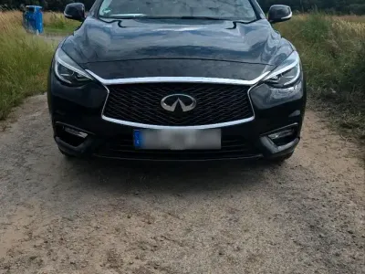 Gebraucht Infiniti Q30 177 PS (130 kW) 2016 Schwarz SUV