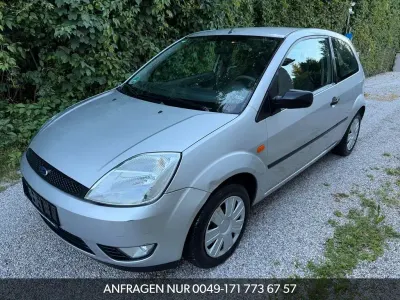 Gebraucht Ford Fiesta Trend 69 PS (50 kW) 2003 Silber Kleinwagen