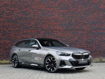 Gebraucht BMW 550e Sport Line 489 PS (359 kW) 2025 Grau Kombi
