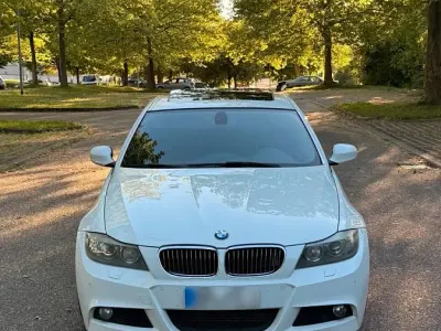 Używany BMW 330 Sport Line 245 KM (180 kW) 2010 Biały Sedan/Limuzyna