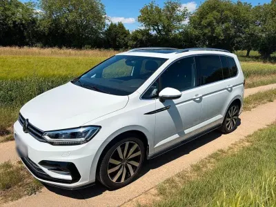 Gebraucht VW Touran Highline 150 PS (110 kW) 2022 Weiß Van / Kleinbus