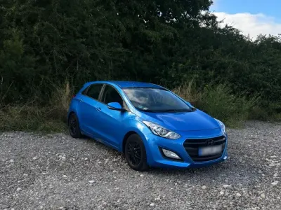 Gebraucht Hyundai i30 110 PS (80 kW) 2015 Blau Limousine