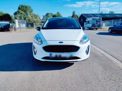 Gebraucht Ford Fiesta Cool & Connect 101 PS (74 kW) 2018 Weiß Kleinwagen