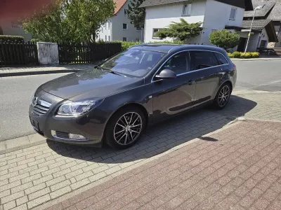 Gebraucht Opel Insignia Sport 194 PS (142 kW) 2013 Grau Kombi