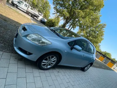 Gebraucht Toyota Auris 132 PS (97 kW) 2009 Blau Kleinwagen