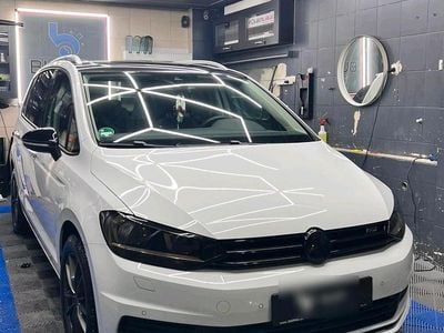 Weiß Gebraucht 2024 VW Touran Van / Kleinbus | 32.900 € (Fairer Preis)