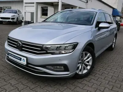 Gebraucht VW Passat Business 150 PS (110 kW) 2022 Pyrite silver metallic Kombi