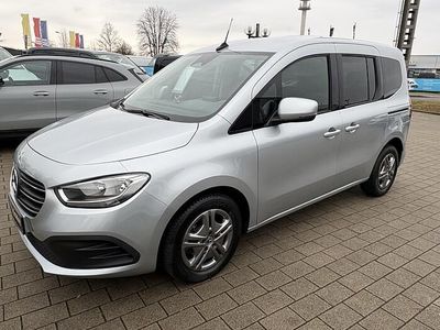 Gebraucht Mercedes T180 Style 130 PS (95 kW) 2024 Helvinsilber metallic Van / Kleinbus