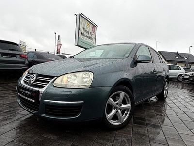 Second-hand VW Jetta 102 CP (75 kW) 2005 Verde Berlinǎ