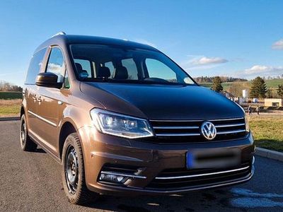 Gebraucht VW Caddy Highline 125 PS (91 kW) 2015 Braun Van / Kleinbus